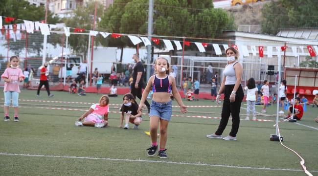 Bayraklılı çocuklar hem spor yaptı, hem eğlendi