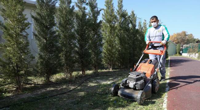 Buca’nın parklarında bahar temizliği 