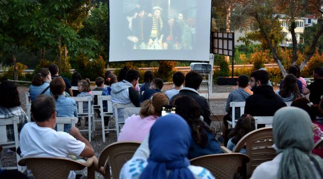 Bornova’da Açıkhava Sinema Günleri