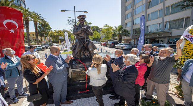 Başkan Soyer Tıbbiyeli Hikmet Heykelini Açtı