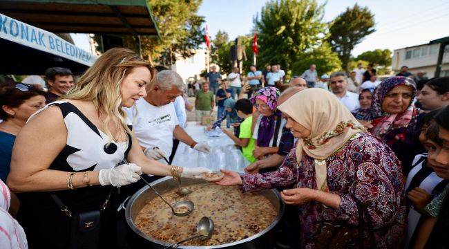 Aşure Bereketi Konak’ta Paylaşıldı