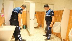 Efes Selçuk'ta Zabıta Ekipleri Denetimleri Artırdı: Umumi Tuvaletler Ve İşletmelerin Wc’leri Denetlendi