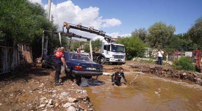 Araçlar kurtarıldı, sular tahliye edildi