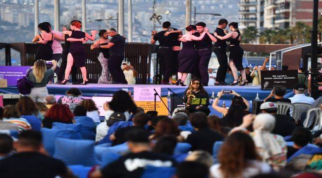 İzmir Şiir Hatları Buluşması Başladı