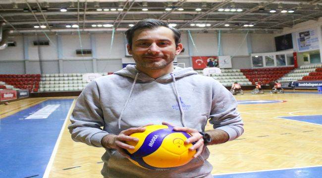 Celal Atik Spor Salonu’nda Parke Isınıyor