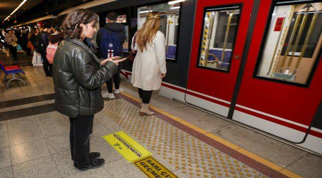 İzmir Metro'da Güçlü Mesaj