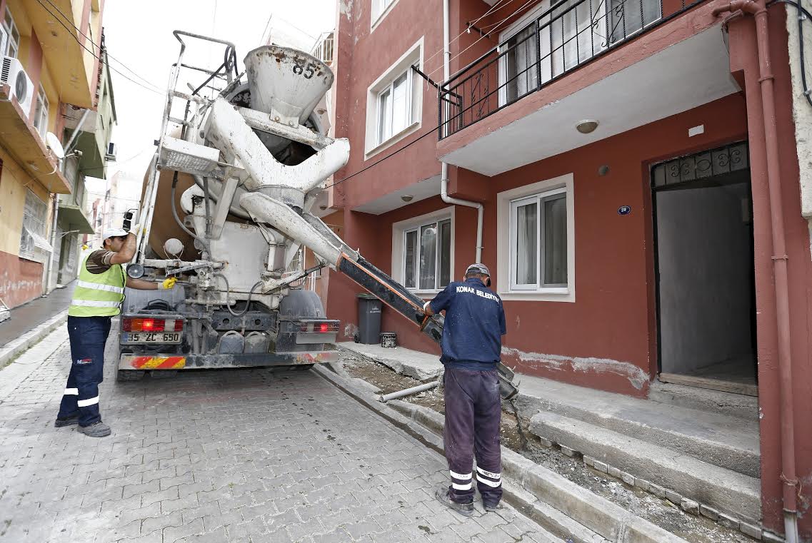 Vatandaş istedi kaldırımlar değişti